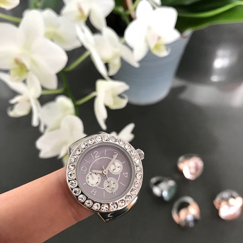 ÓRA-GYŰRŰ KRISTÁLYOKKAL SILVER