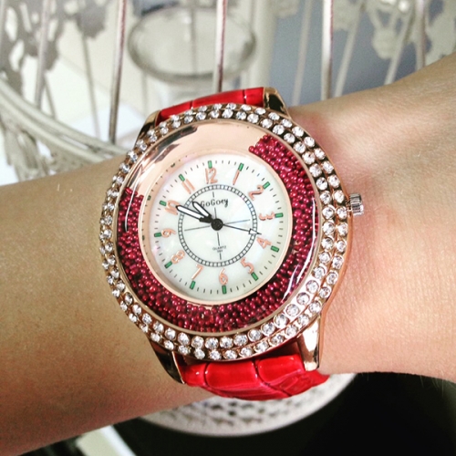 NŐI BŐR KARÓRA PEARLS